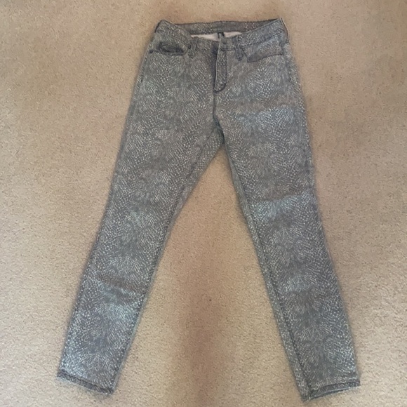 Universal thread sz 6 grey/taupe snake skinny’s - Picture 2 of 7